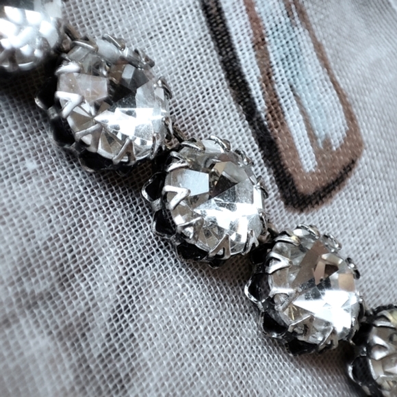 Stella and Dot Pewter Tone Silver Reproduction Faceted Crystal Clear Necklace - Picture 9 of 14